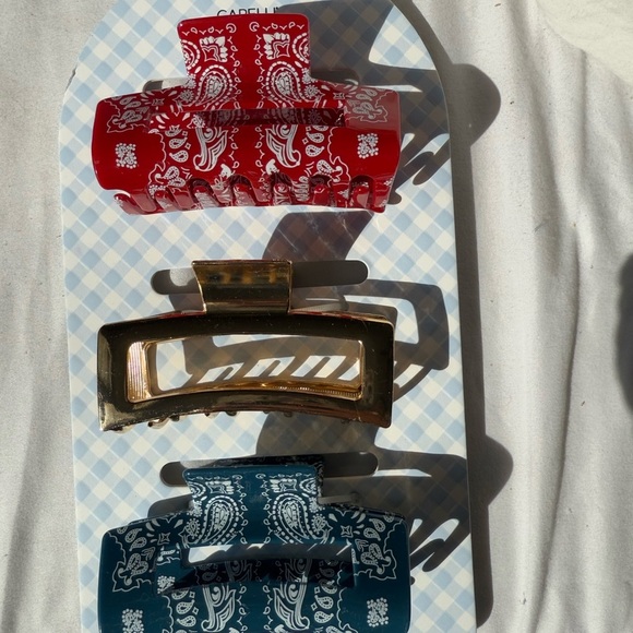 Stylish Red, Blue, and Gold Hair Clips Set - Picture 2 of 4